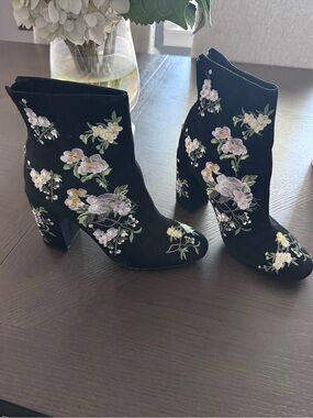 Black Floral Embroidered Women’s Ankle Boots